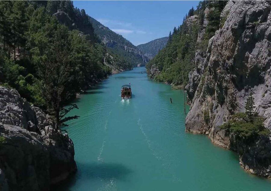 Green Canyon: Boot Tour with Lunch, Soft Drinks, & Transfer - Buffet lunch with a view