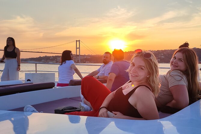 Guided Bosphorus Sunset Cruise on Luxurious Yacht - Small Group Cruise - Maiden’s Tower and the return toward the Golden Horn