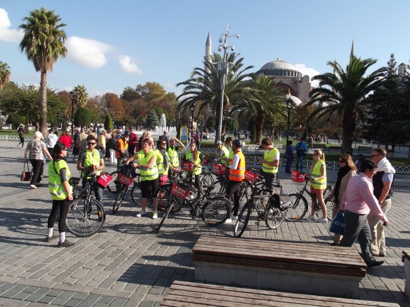 Istanbul 3-Hour Old City Tour by Bicycle - What the guide adds to three hours
