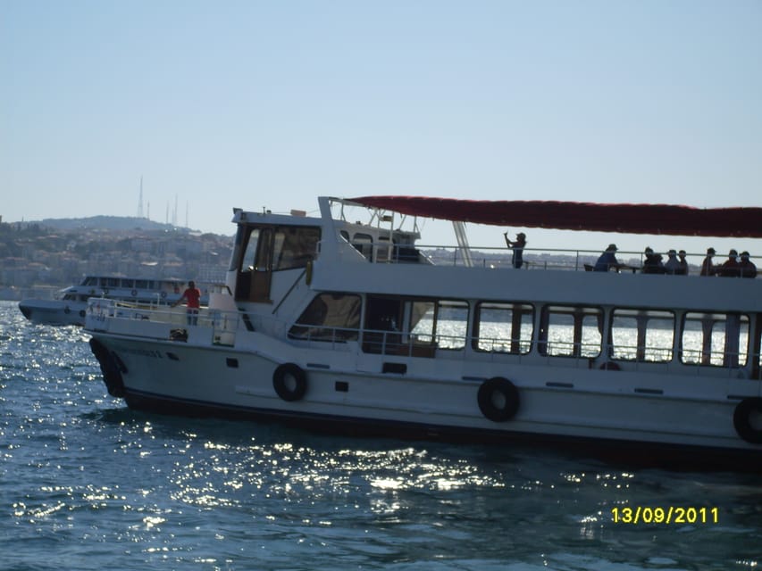 Istanbul: A short trip along the Bosphorus in the evening - Palaces and waterfront mansions