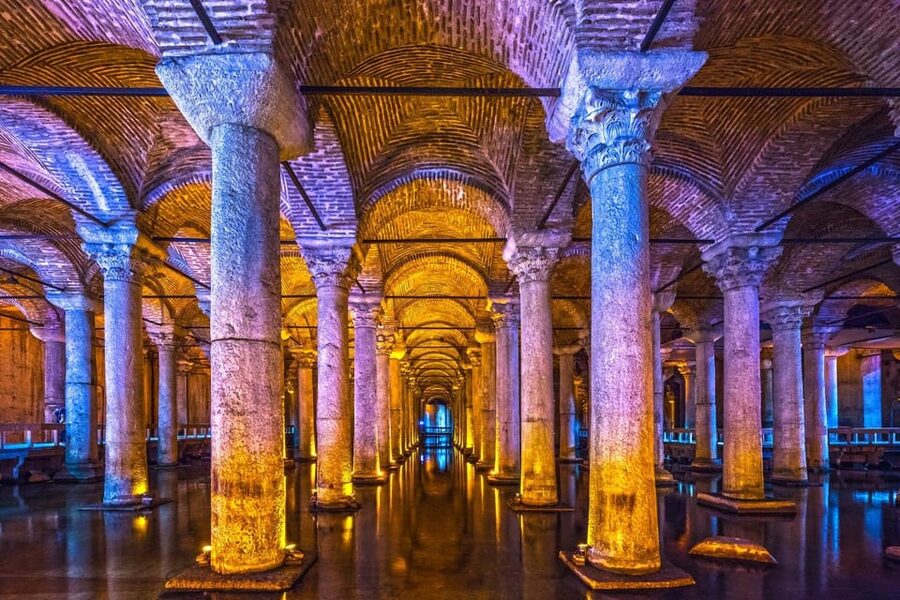 Istanbul:Basilica Cistern Skip-the-Line Ticket & Audio Guide - Finding the Medusa heads near the northwest edge
