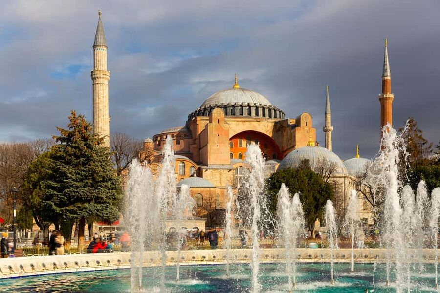 Istanbul: Blue Mosque and Hagia Sophia Tour w/Entry Tickets - The Value of a Live Guide