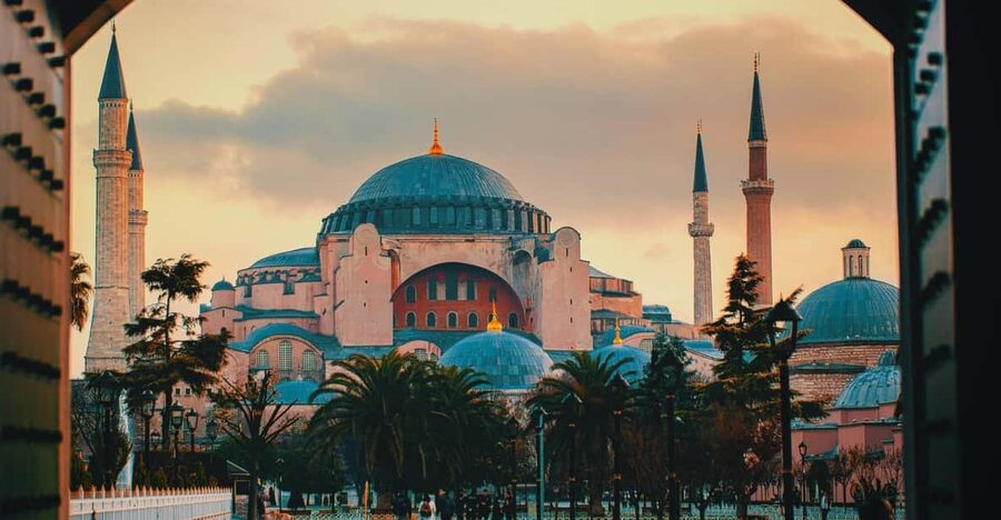 Istanbul: Blue Mosque, Hagia Sophia, & Basilica Cistern Tour - What the guides add to the visit