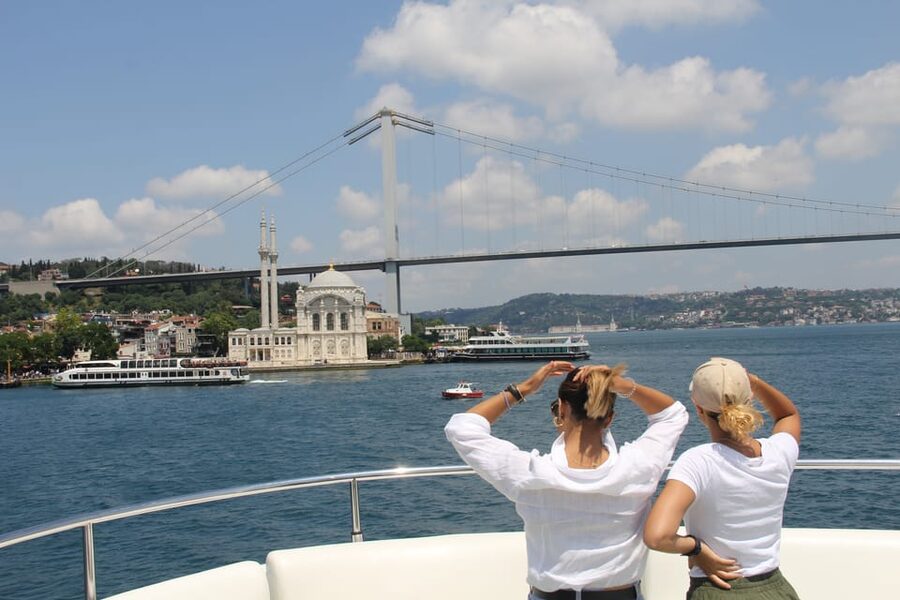 Istanbul: Bosphorus and Black Sea Cruise with Lunch - Lunch on board, with Turkish flavors and mixed expectations