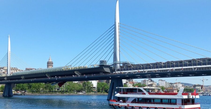 Istanbul: Bosphorus And Golden Horn Morning or Sunset Cruise - Hagia Sophia and Topkapi Palace from the water