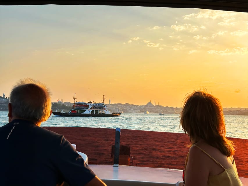 Istanbul: Bosphorus and Golden Horn Sunset Yacht Cruise - The return past Topkapı and Galata