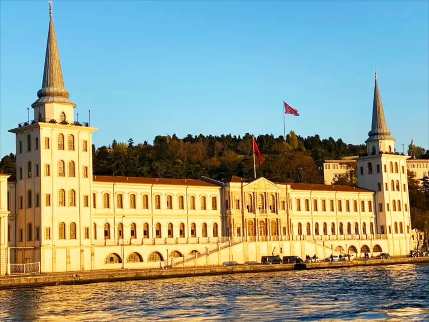 Istanbul: Bosphorus and Golden Horn Sunset Yacht Cruise - How intimate is the yacht cruise?