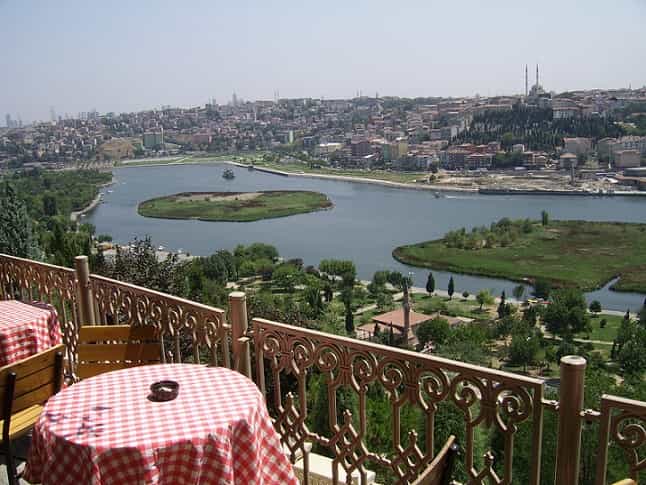 Istanbul: Bosphorus Cruise and Golden Horn Bus Tour - Why the Bosphorus is the best place to begin