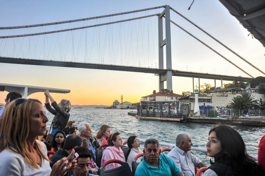 Istanbul: Bosphorus Cruise w/Audio Guide and Sunset Option - Choosing a seat, taking photographs, and staying warm