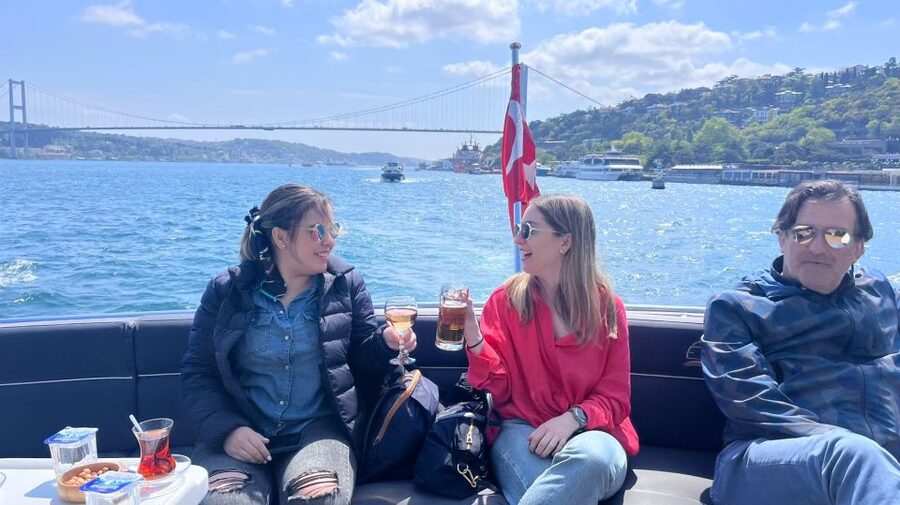 Istanbul: Bosphorus Cruise with Stopover on the Asian Side - What is served on board
