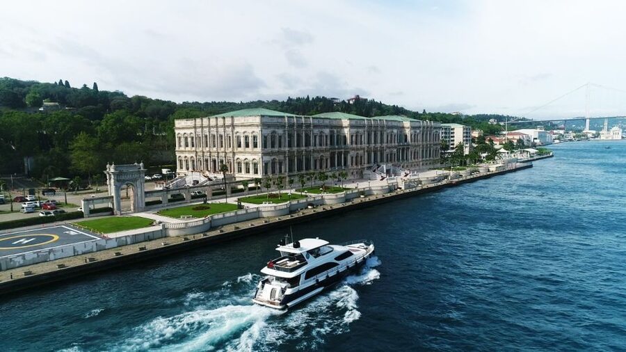 Istanbul: Bosphorus Cruise with Stopover on the Asian Side - Boarding at Dolmabahçe Mosque