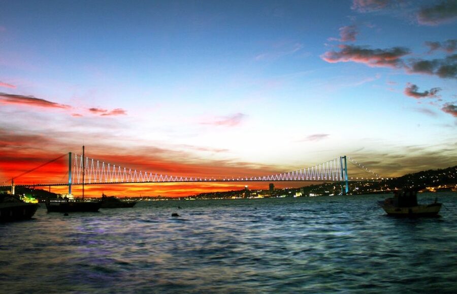 Istanbul Bosphorus Dinner Cruise &Entertainment hotel pickup - Who should book this evening cruise?