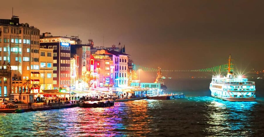 Istanbul: Bosphorus Dinner Cruise Incl. Drinks with Transfer - Why the Bosphorus works best after dark