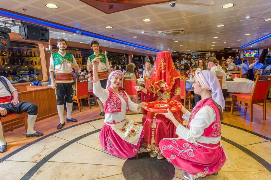 Istanbul: Bosphorus Dinner Cruise Incl. Drinks with Transfer - Dinner, drinks, and what the $41 price really covers