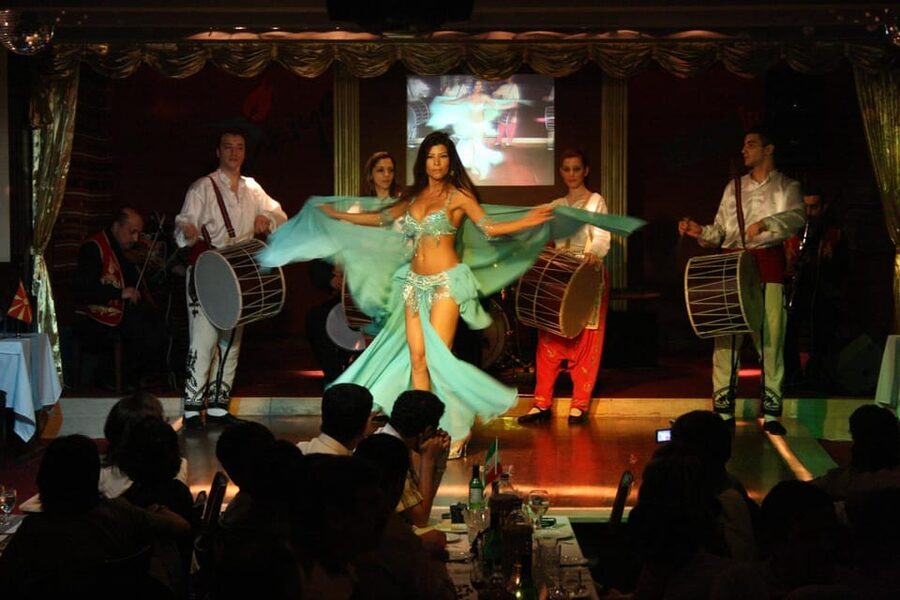 Istanbul: Bosphorus Dinner Cruise Incl. Drinks with Transfer - The Asian shore: fortresses, palaces, and the Maiden’s Tower