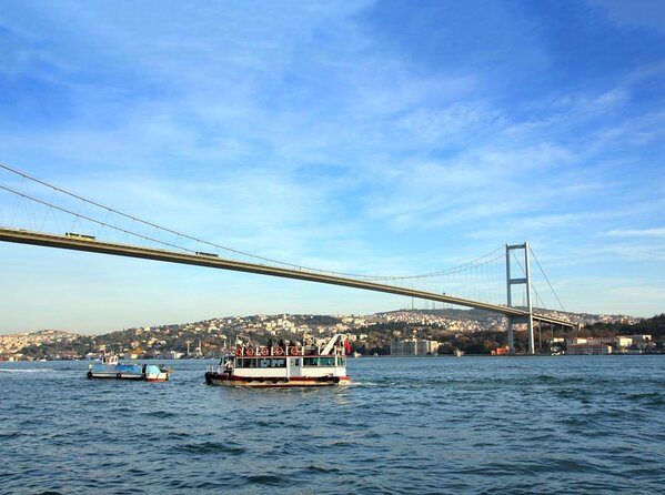 Istanbul Bosphorus Dinner Cruise: Live Folk Dance & DJ Experience - A night between Europe and Asia
