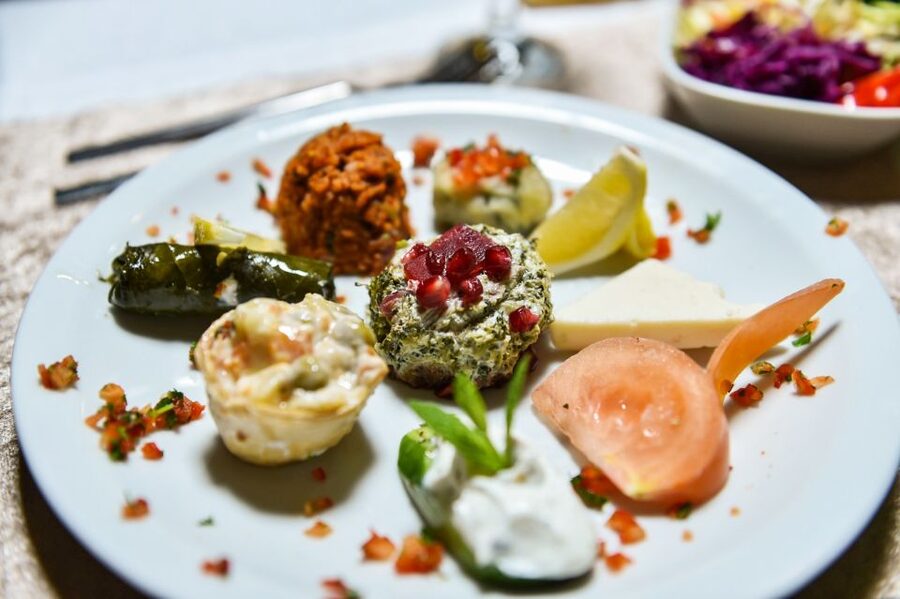 Istanbul: Bosphorus Dinner Cruise w/ Drinks & Entertainment - Dinner, drinks, and the table service