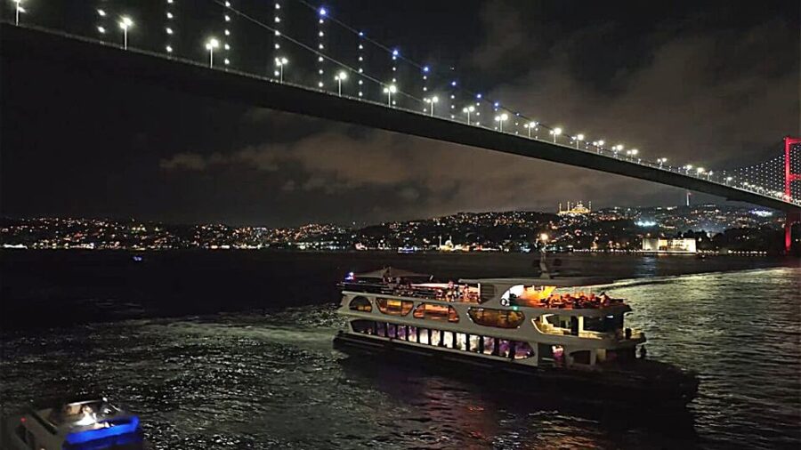 Istanbul: Bosphorus Dinner Cruise with Drinks & Turkish Show - Key points to know before booking