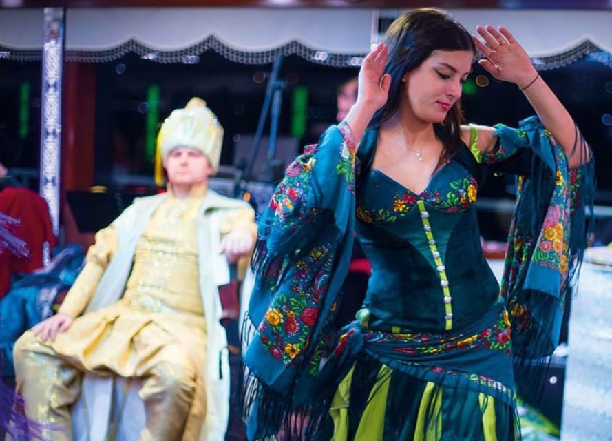 Istanbul: Bosphorus Dinner Cruise with Entertainment - What arrives at the table