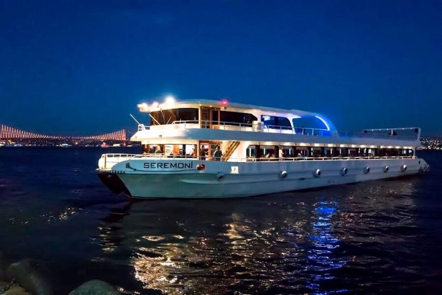 Istanbul: Bosphorus Dinner Cruise with Entertainment - Galata Bridge and the opening stretch