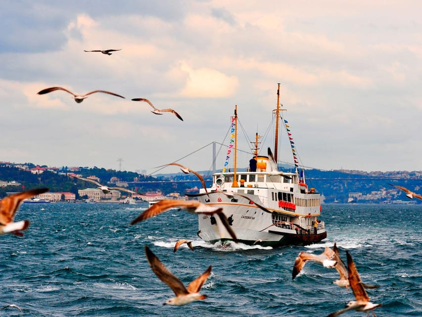Istanbul: Bosphorus Dinner Cruise with Private Table & Show - The brief Asian-side stop