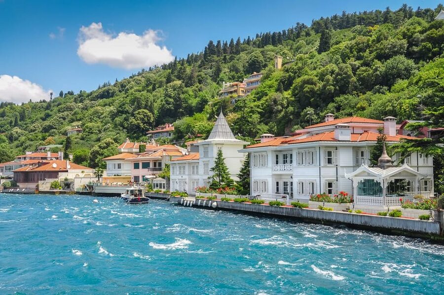 Istanbul: Bosphorus Dinner Cruise with Private Table & Show - Making the most of the evening