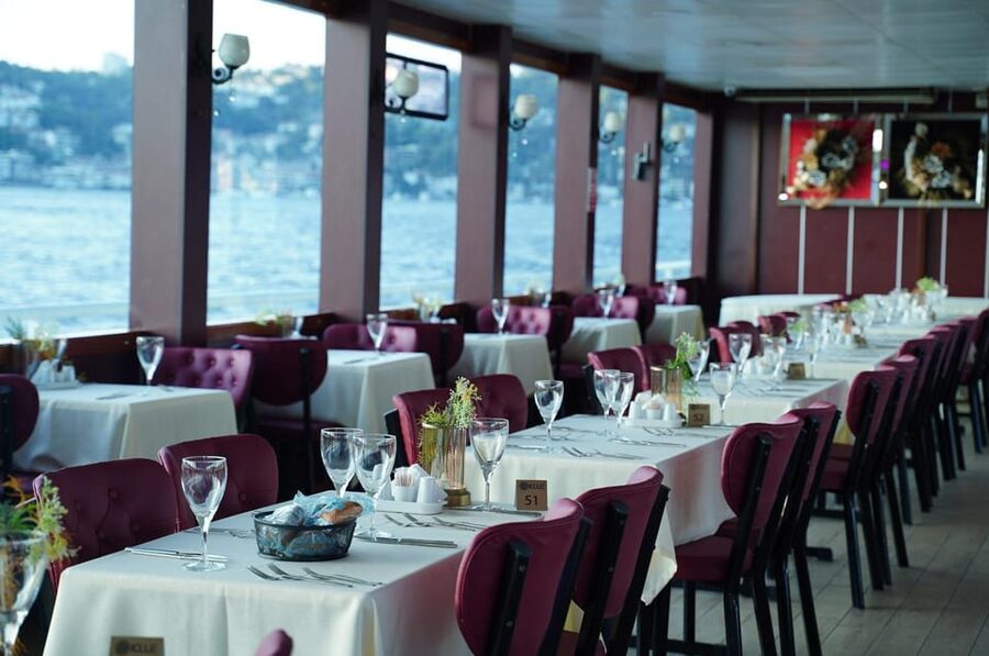 Istanbul: Bosphorus Dinner Cruise with Turkish Show - Timing: check the three-hour and four-hour descriptions