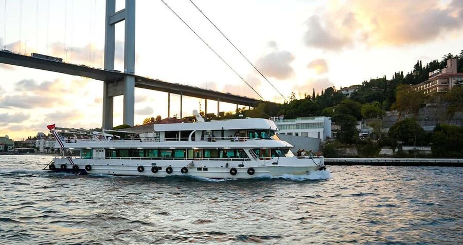 Istanbul: Bosphorus & Golden Horn Cruise Daytime or Sunset - The Golden Horn gives you Istanbul’s old-city perspective