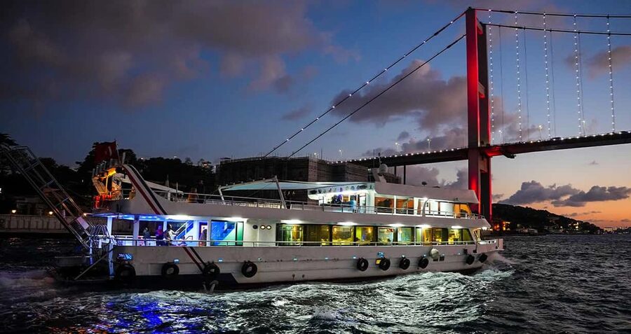 Istanbul: Bosphorus & Golden Horn Cruise Daytime or Sunset - Finding Topkapi Café and reaching the Haci Salihoglu boat