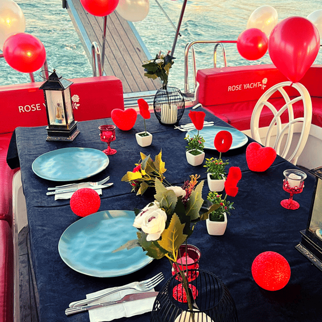 İstanbul: Bosphorus Private Yacht Cruise with Tea and Coffee - Meeting near Galata Bridge
