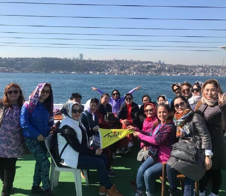 Istanbul: Bosphorus Sightseeing Boat Tour with Guide - Meeting in Sultanahmet and reaching the boat