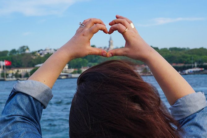 Istanbul Bosphorus Sightseeing Cruise - Audio commentary, or silence on the water