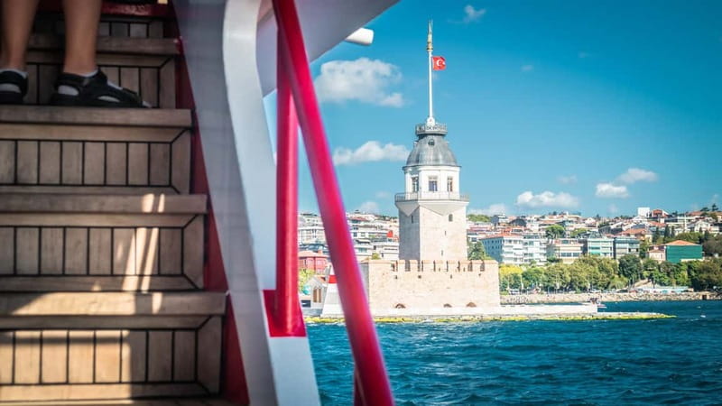 Istanbul: Bosphorus Sightseeing Cruise Tour with Audio Guide - Tea, Wi-Fi, and comfort on board
