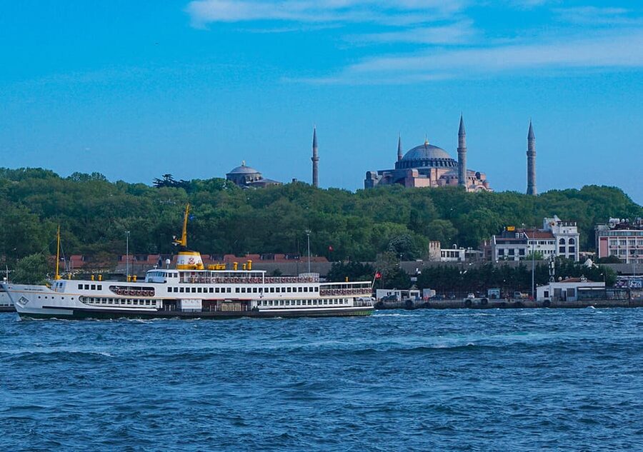 Istanbul: Bosphorus Sightseeing Cruise with Sunset Option - Choosing the 4 PM or 5 PM sunset sailing