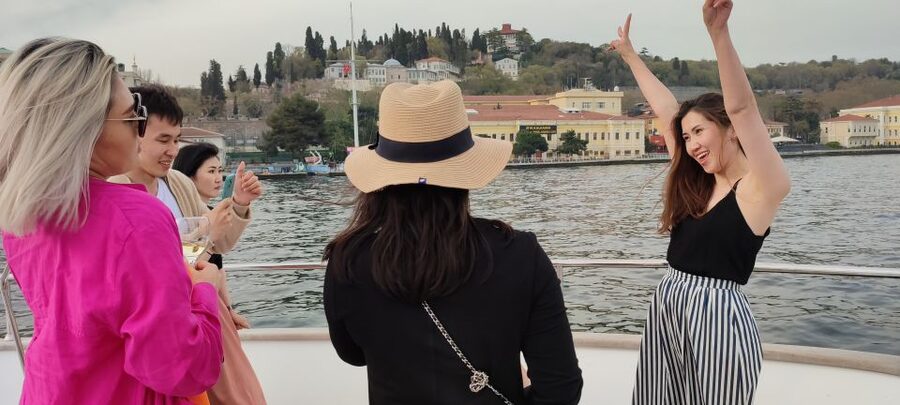 Istanbul: Bosphorus Sunset Cruise on Yacht with Live Guide - Rumeli Fortress and the second bridge