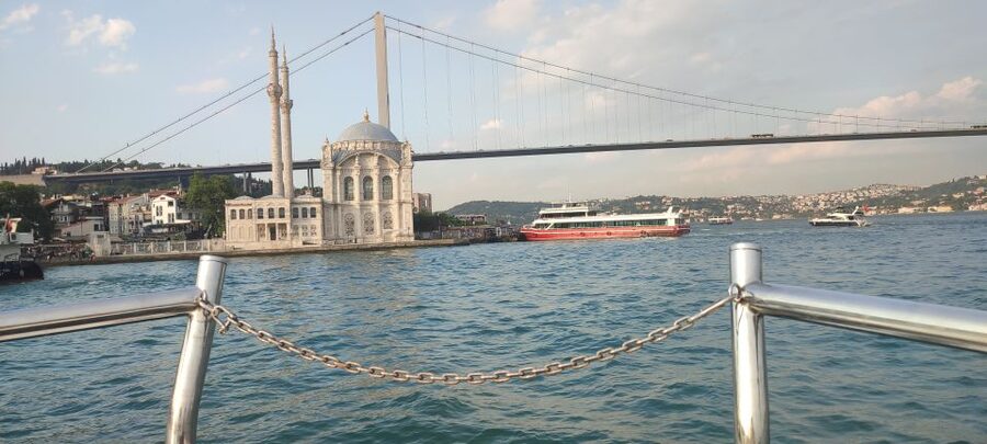 Istanbul: Bosphorus Sunset Cruise on Yacht with Live Guide - The Asian shore: Anatolian Fortress to Beylerbeyi