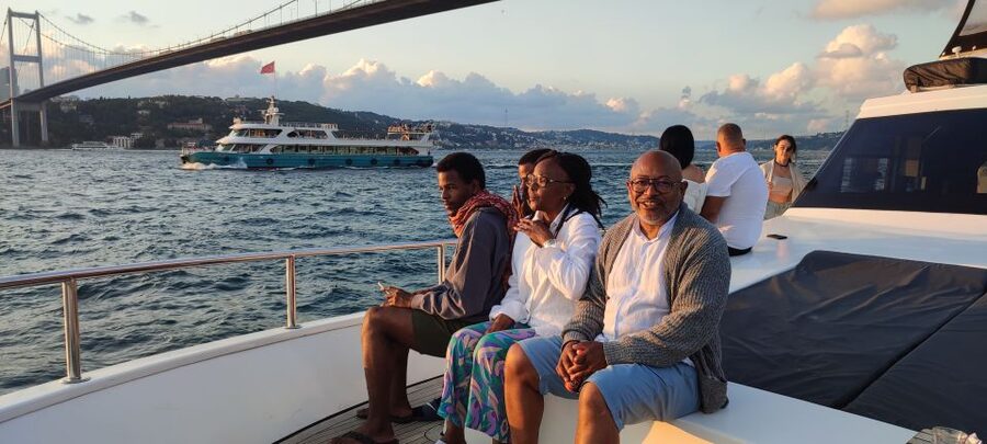 Istanbul: Bosphorus Sunset Cruise on Yacht with Live Guide - From Dolmabahçe Palace to Ortaköy Mosque