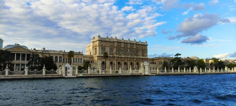 Istanbul: Bosphorus Sunset Cruise with Snacks and Wine - Why the Bosphorus is the right place for sunset