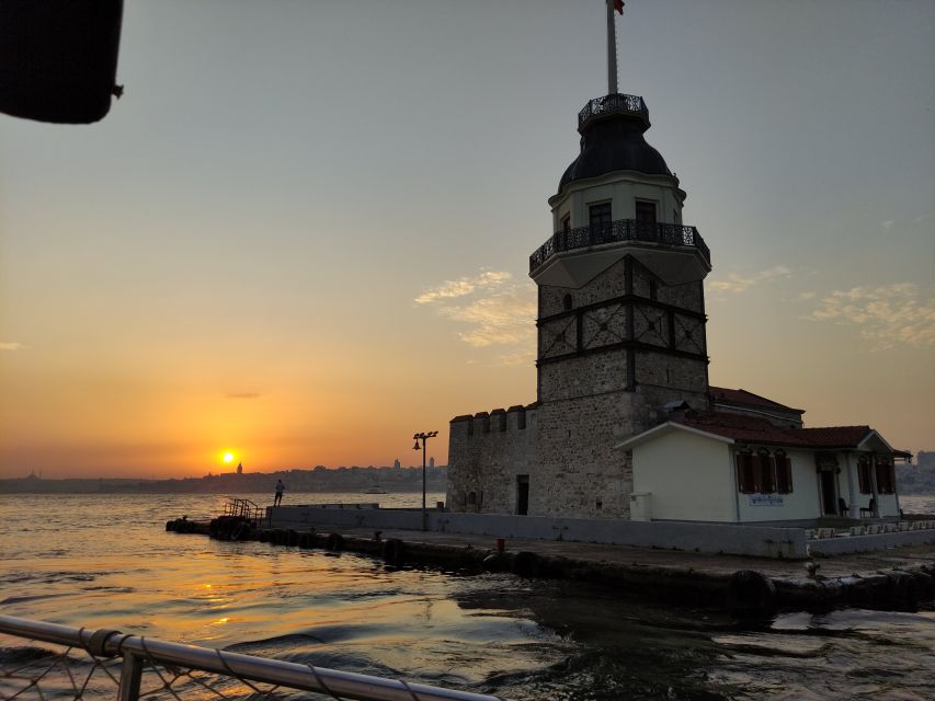 Istanbul: Bosphorus Sunset Cruise with Snacks and Wine - Rumeli Fortress and Fatih Sultan Mehmet Bridge