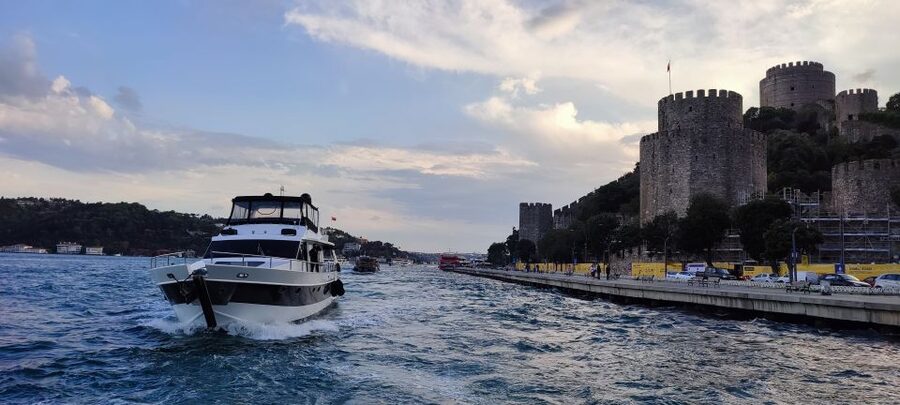 Istanbul: Bosphorus Sunset Cruise with Snacks and Wine - Anadolu Hisarı and Küçüksu Palace on the Asian side