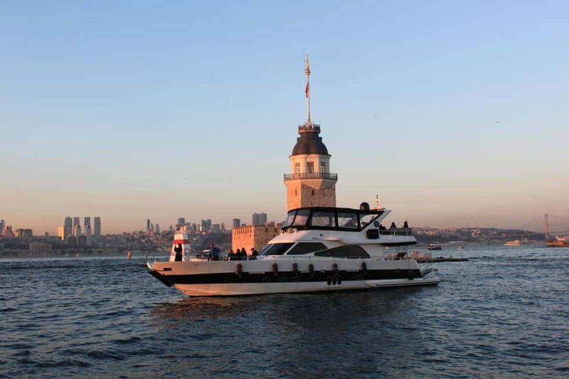 Istanbul: Bosphorus Sunset or Night Yacht Cruise & Transfers - What the two-hour route gives you