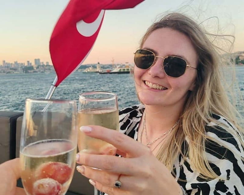 Istanbul: Bosphorus Sunset or Night Yacht Cruise & Transfers - Small details that improve the outing