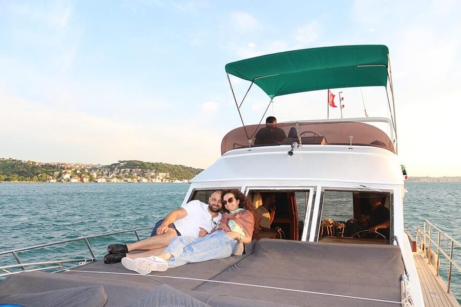 Istanbul: Bosphorus Yacht Cruise at Sunset with Snacks - Key points to know before you book