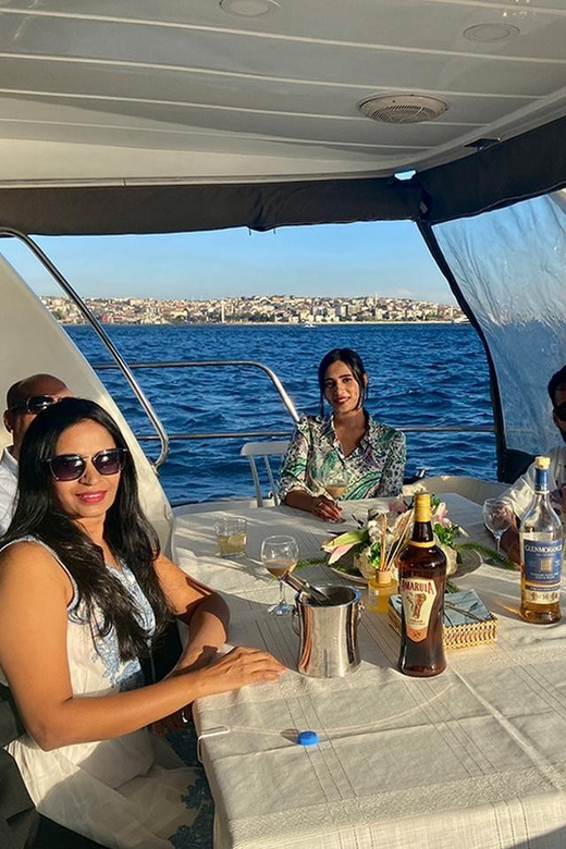 Istanbul: Bosphorus Yacht Cruise at Sunset with Snacks - The early cruise: Istanbul in daylight