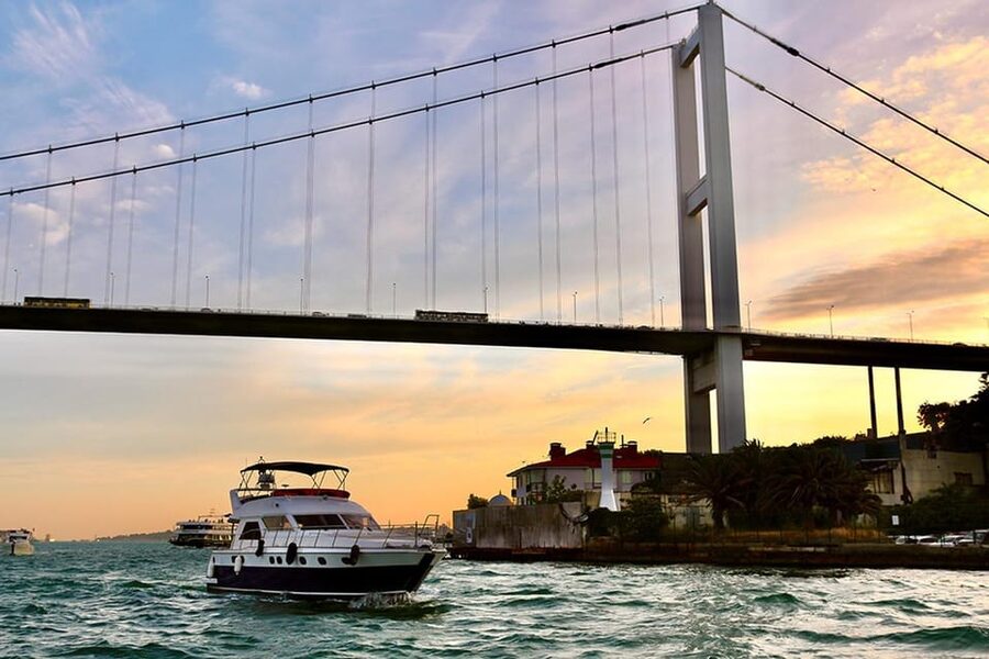 Istanbul: Bosphorus Yacht Cruise at Sunset with Snacks - Snacks, fruit, tea, and bringing your own drink