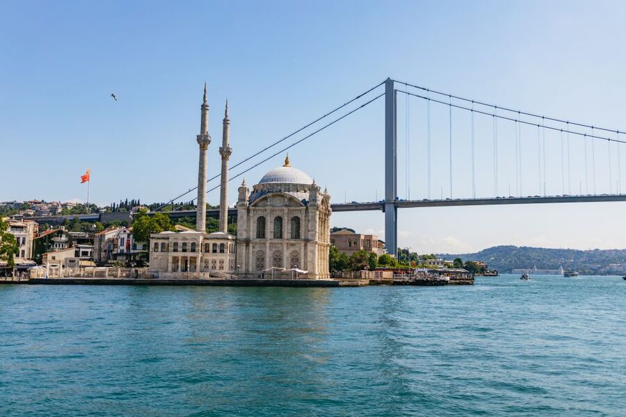 Istanbul: Bosphorus Yacht Cruise with Stopover on Asian Side - Bridges, fortresses, and the northern Bosphorus