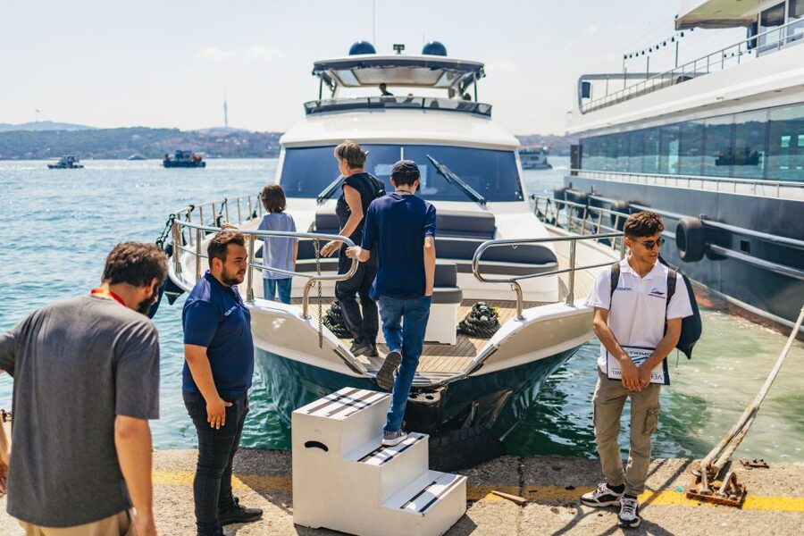 Istanbul: Bosphorus Yacht Cruise with Stopover on Asian Side - What is served aboard the yacht