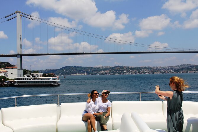 Istanbul Bosphorus Yacht Experience – Asian Side Visit in Kanlica - The short stop at Kanlıca