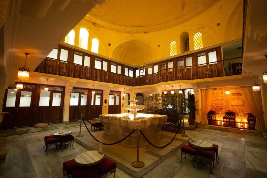 Istanbul: Cagaloglu Hamam Experience - Cooling down with tea, sherbet, and Turkish delight