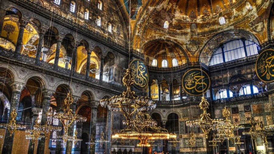 Istanbul: City Highlights Tour w/Hagia Sophia & Blue Mosque - Hippodrome ruins in Sultanahmet Square
